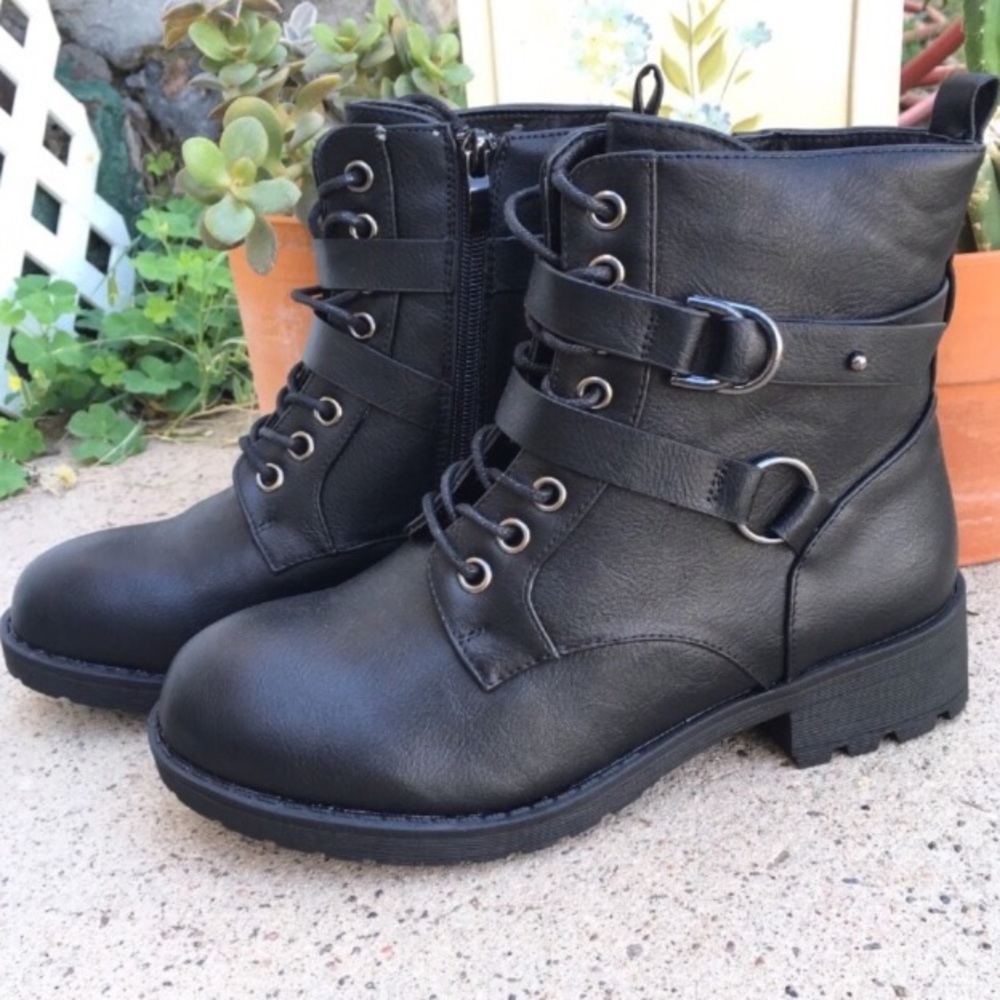 BLACK COMBAT BUCKLE FAUX LEATHER BOOTS - Picture 3 of 5